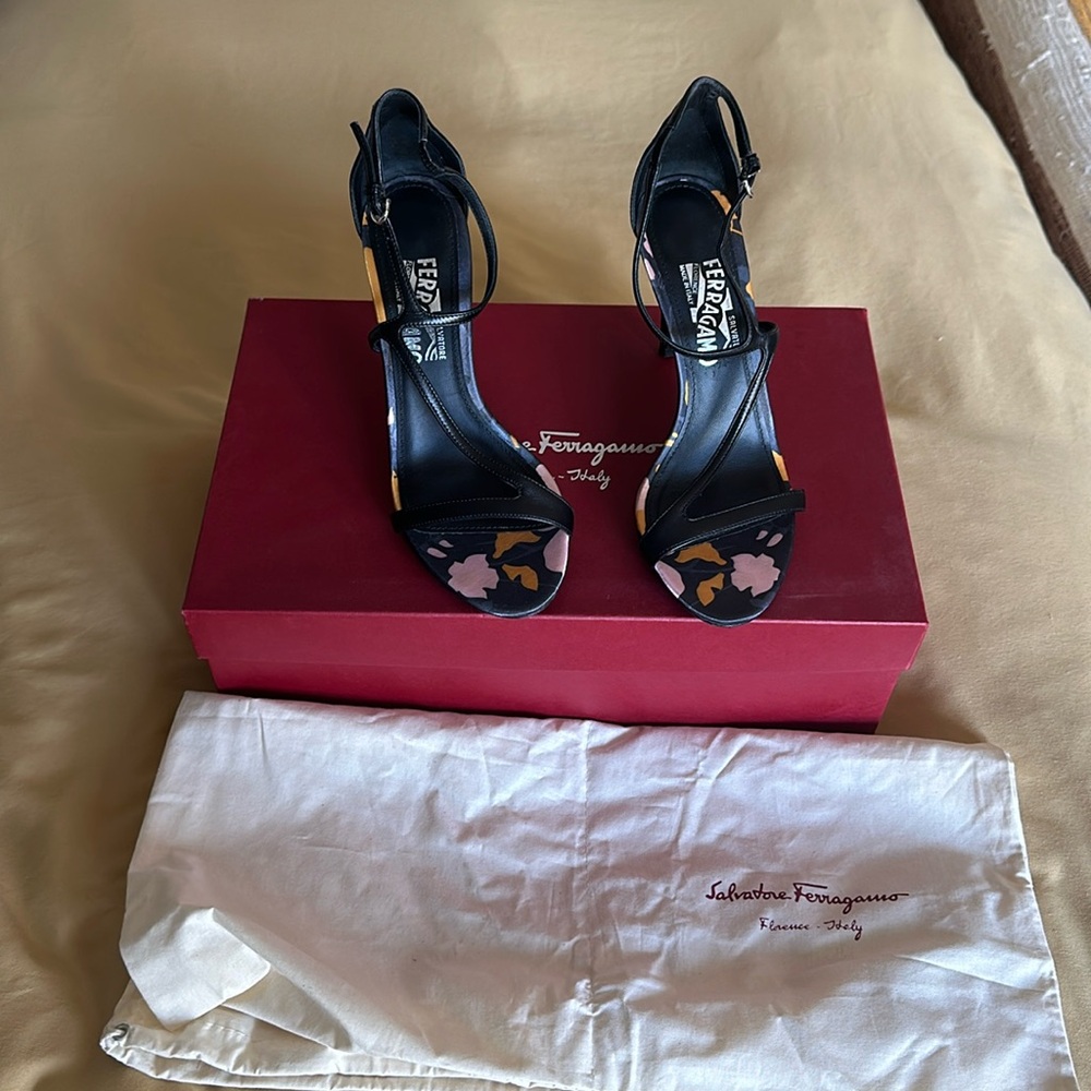 Like new Salvatore Ferragamo heels